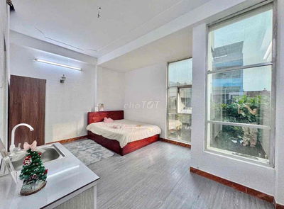 STUDIO MỚI XÂY THANG MÁY CỬA SỔ FREE GỬI XE - MẶT TIỀN LỚN AN NINH CAO