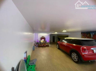 Nhà đẹp nguyễn sơn, đường ô tô tránh, diện tích rộng, nằm trung tâm long biên