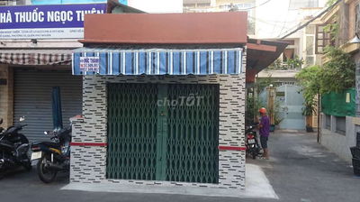 Mặt bằng kinh doanh 17 mét vuông vị trí hai mặt tiền ngay chợ