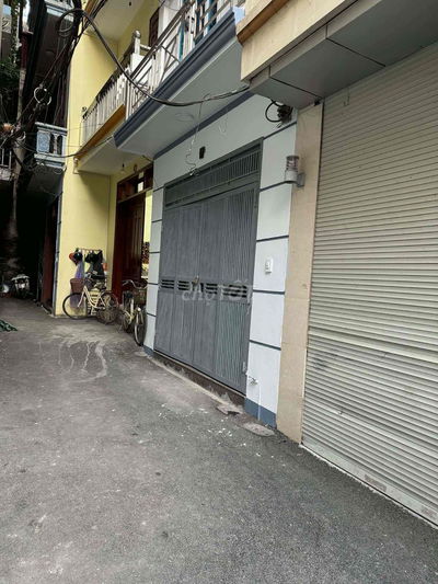 Nhà nguyên căn 28 Xuân La - 12tr - 32m2 - 4 tầng