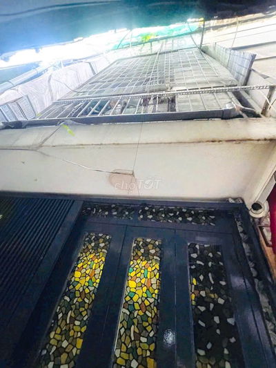 Tôi bán nhà 49 m2, 1 trệt .2 lầu đúc,Tuyệt đẹp. Gần hẽm xe hơi. Quận 7