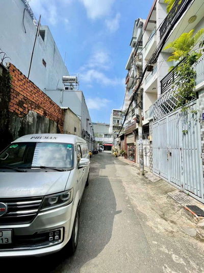 Nhà hẻm ôtô gần đường rộng rải giá rẻ