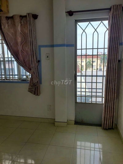 Cho thuê phòng trọ 18m2 có bacon, lối đi riêng . Hẻm XH, tô hiến thành