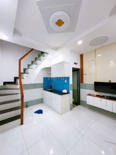 Nhà 1 trệt 1 lầu mới sạch sẽ