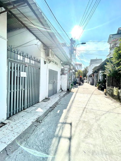 PHÒNG MÁY LẠNH ĐƯỜNG 160 LÃ XUÂN OAI GIAO LÊ VĂN VIỆT (CHÍNH CHỦ)