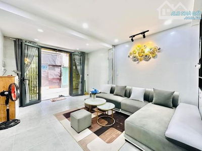 Bán căn nhà ngay Huỳnh văn Bánh, Phú Nhuận. Giá: 2 tỷ 420tr. Sổ hồng riêng, 1 trệt 2 lầu