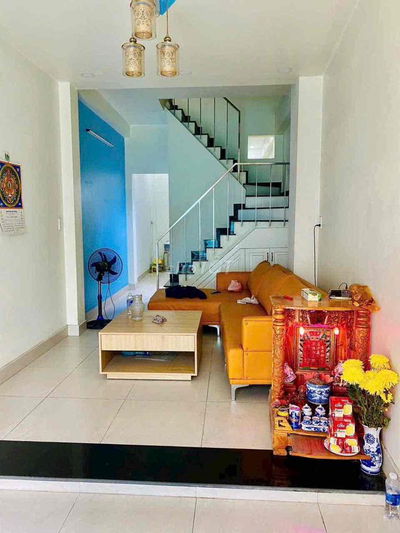 Nhà đẹp 2 lầu 4PN hẻm thông 116 Huỳnh Tấn Phát kế bên Q4