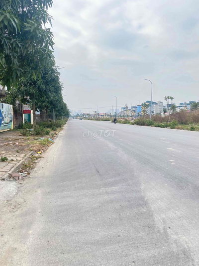 Hiếm có ! Lô góc 50 m2, Oto tránh,kd đỉnh,Nhà sẵn 2 tầng ,Giá 10.5 tỷ