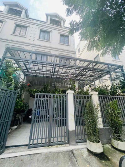 Nguyên căn nhà phố 4 tầng. 4 phòng ngủ tại KĐT Lakeview City giá có TL