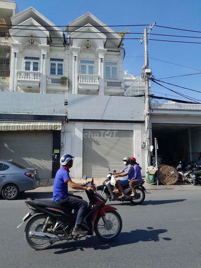 Nhà 3 tầng Mặt tiền đường Trần Thị Năm,DT: 5 x 20 ,vị trí đắc địa