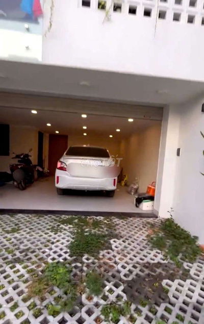 Nhà trệt lầu và tầng hầm để xe hơi Bình Nhâm giáp Lái Thiêu