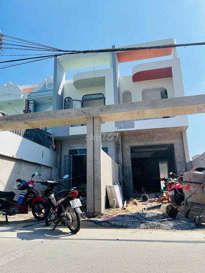 cần bán căn nhà phố , gần chợ bưng cầu