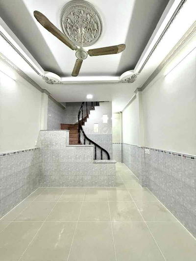 TRUNG TÂM GÒ VẤP - NHÀ 2 TẦNG  MỚI ĐẸP Ở NGAY - HẺM XE HƠI 4 CHỖ SÁT M