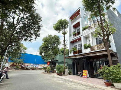 Nhà 4 tầng mới xây Full nội thất mới mặt tiền đường lớn, ngay VINCOM