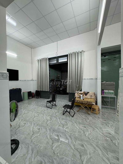 Nhà Nguyên Căn Mặt Tiền 2PN 2WC Sân Đậu Xe Hơi