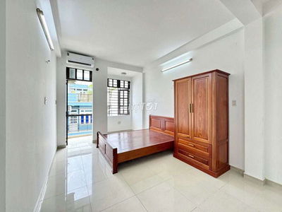 PHÒNG MỚI XÂY - NỘI THẤT ĐẦY ĐỦ CÓ BAN CÔNG CỬA SỔ