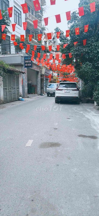 Ô TÔ ĐỖ CỔNG LẠC LONG QUÂN 5 TẦNG 5 NGỦ 40m MT4m GIÁ 6 Ty 8