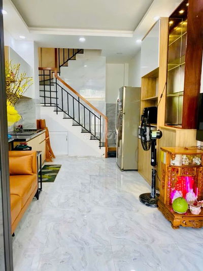 Bán Nhà Mặt Tiền Kinh Doanh – 4 Tầng – Ngay Nguyễn Sơn – 5 tỷ xíu
