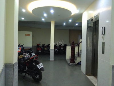 Phòng trọ 14m2 phố Pháo Đài Láng có thang máy