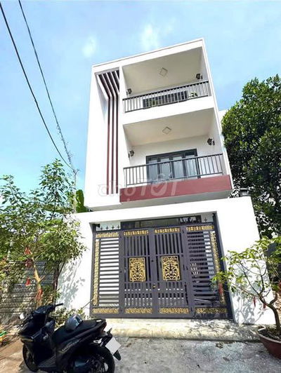 Nhà 3 tầng, hẻm xe hơi, P. Long Trường Quận 9 giá chỉ hơn 4tỷ/55m2