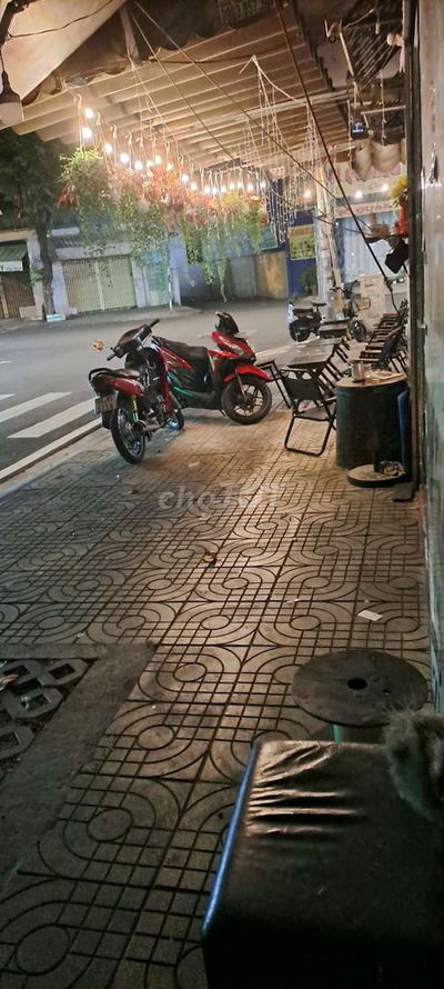 Cho thuê mặt bằng 2 mặt tiền 53 trần hưng đạo phường tân sơn nhì .