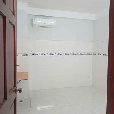 PHÒNG MỚI MÁY LẠNH+ YÊN TĨNH + AN NINH