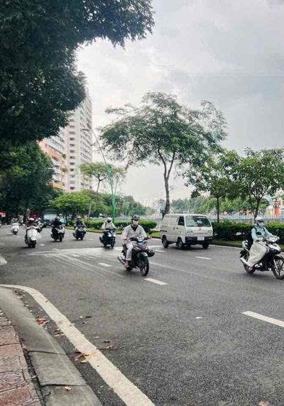 QUẬN 3 SÁT MẶT TIỀN BỜ KÈ TRƯỜNG SA LÊ VĂN SỸ 3 TẦNG HẺM 4M RỘNG