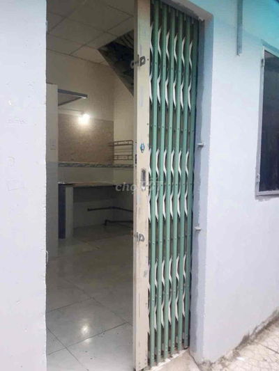 Phòng 1 trệt 1 lầu 25m2 có sẵn máy lạnh, tủ quần áo giáp Q7