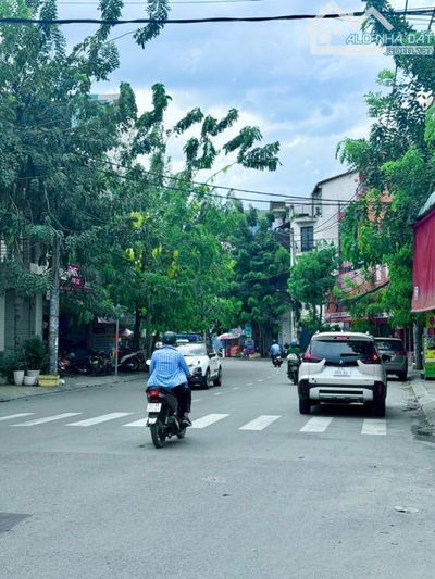 29/12 chủ giảm mạnh 500  triệu giá mới 12 tỷMẶT TIỀN KINH DOANH ĐỈNH 20M - CÓ VỈA HÈ - NGU