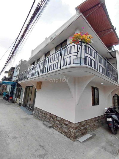 SOCK, GIÁ 4,35 Tỷ-GÓC 2 MT MỚI CÓNG FULL NỘI THẤT. ĐỐI DIỆN VẠN PHÚC