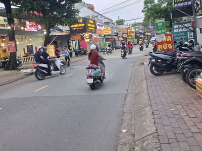 6.7x18m, ngay Đình Phong Phú, lô góc 2 mặt tiền, hẻm xe tải, chỉ 7.7tỷ