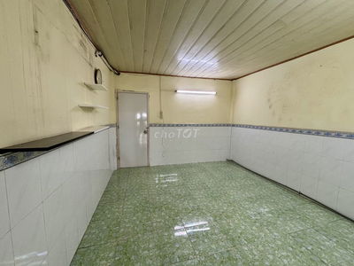 Phòng trọ 46m2 cắt đôi nhà cho thuê
