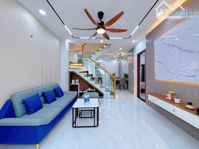 Nhà đẹp cách Chợ Quận Tân Bình chỉ với 100m sổ hồng riêng / Giá 3 Tỷ 640 (tặng nội thất)