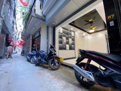 Bán nhà Cầu giấy Mới xây 06 Tầng, Thang Máy, Full Nội thất, đầy đủ Côn