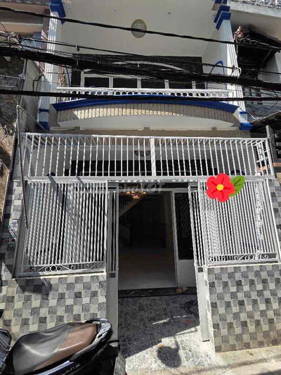 Quận 6, nhà Hậu Giang, hẻm thông , 2 tầng kiên cố, nhà sạch đẹp