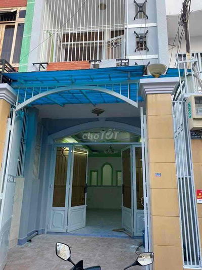 Quận 11, chủ cần bán gấp giá tốt cho khách, nhà vuông vức, sổ đủ