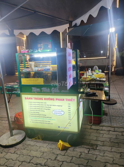 Cho thuê vỉa hè buổi sáng đường Lâm Văn Bền