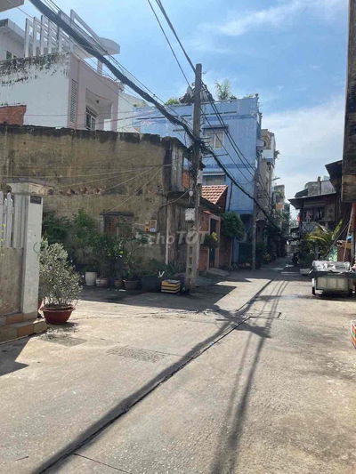 Bán nhà nát Lạc Long Quân, lô góc 2 mặt hẻm, xe hơi tới cửa, DT đẹp