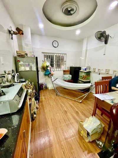 HIẾM CÓ CHỈ 3 TỶ NHÀ 5 TẦNG BTCT SỔ ĐẸP VUÔNG A4  CMT8 TÂN BÌNH