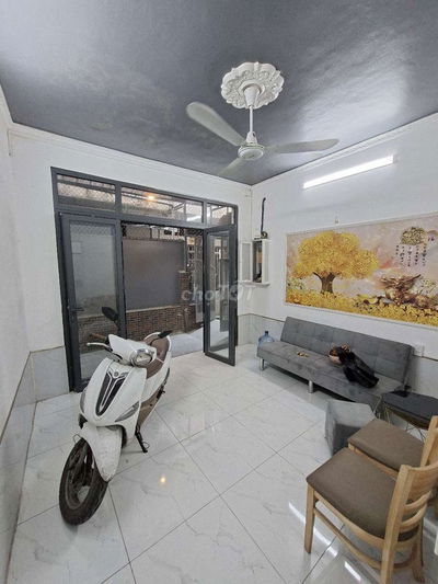 Bán nhà Tân Bình, Cho thuê 20tr, DT 40m2 Chỉ 5.9 Tỷ TL