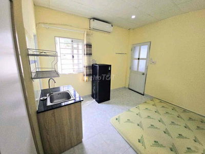 TRỐNG PHÒNG CỬA SỎI TRỜI THOÁNG, FULL NỘI THẤT Ở PHÚ NHUẬN GẦN Q1-3