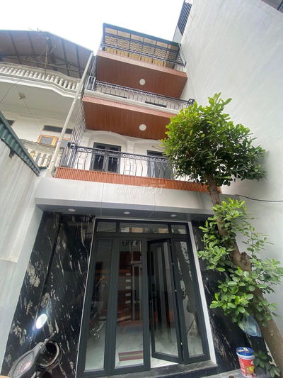 BÁN NHÀ PHÚC ĐỒNG 105M  4 TẦNG 4 NGỦ CÓ SÂN TRƯỚC, SÂN SAU HƠN 11 TỶ