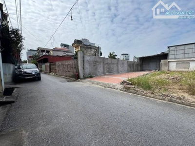 Bán Đất Bát khối Sát Hồ DT.60,8 mt,4m7 Giá 8,3 Tỷ Ngõ Ôtô Tránh Kinh Doanh