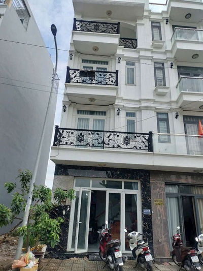 Cần bán gấp nhà P.TTH Q12 .DT 4x12,5 .1 trệt 3 lầu 5PN 5WS .
