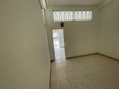 Chính chủ cho thuê phòng nguyên tầng 1, hẽm xe tải, đường 3 tháng 2