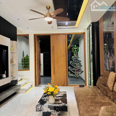 CẦN BÁN NHÀ 3 TẦNG HIỆN ĐẠI MỚI XÂY ĐI BỘ VÀI BƯỚC RA BIỂN NGUYỄN TẤT THÀNH , ĐÀ NẴNG