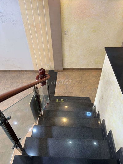 Siêu đẹp xe hơi ngủ trong nhà 5m x 18m x 1 lầu