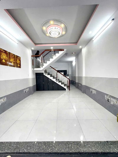 Nhà đẹp, dt 4*14m, 1lau, 3pn,3wc, cổng rào,sân thượng