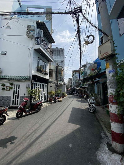 Nhà Mặt Tiền Phùng Văn Cung, 3 Tầng, 2PN, DTSD 35m2