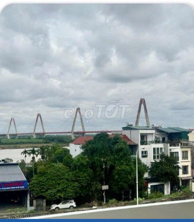 Nhà phú thượng Tây Hồ, giáp thành phố ven sông,